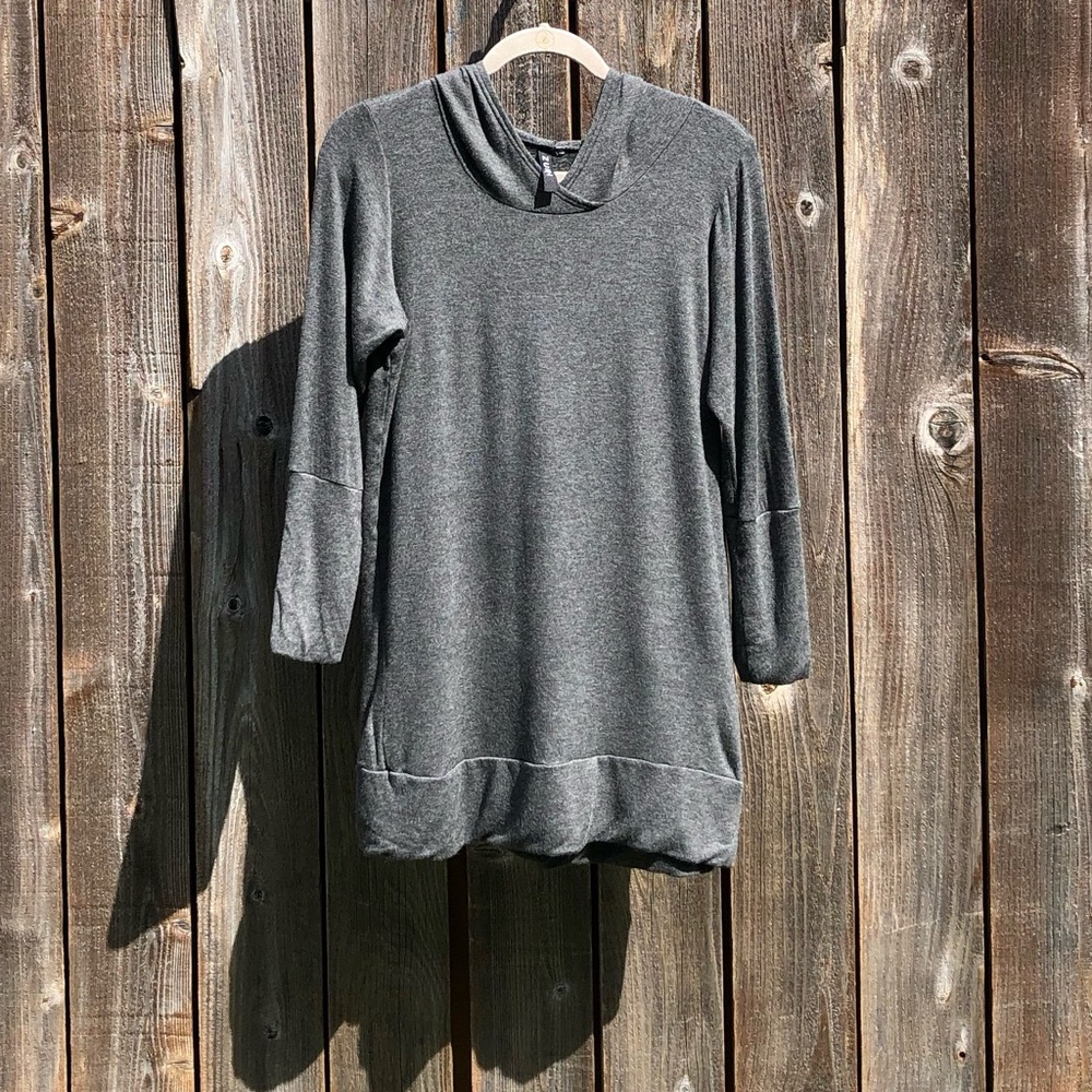 Zuri gray hooded sweatshirt with 3/4 sleeves size small